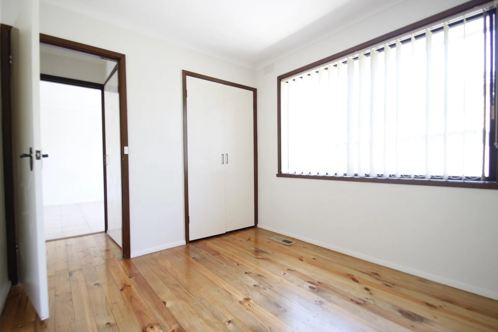 8 Lomond Drive, Glen&nbsp;Waverley image 5