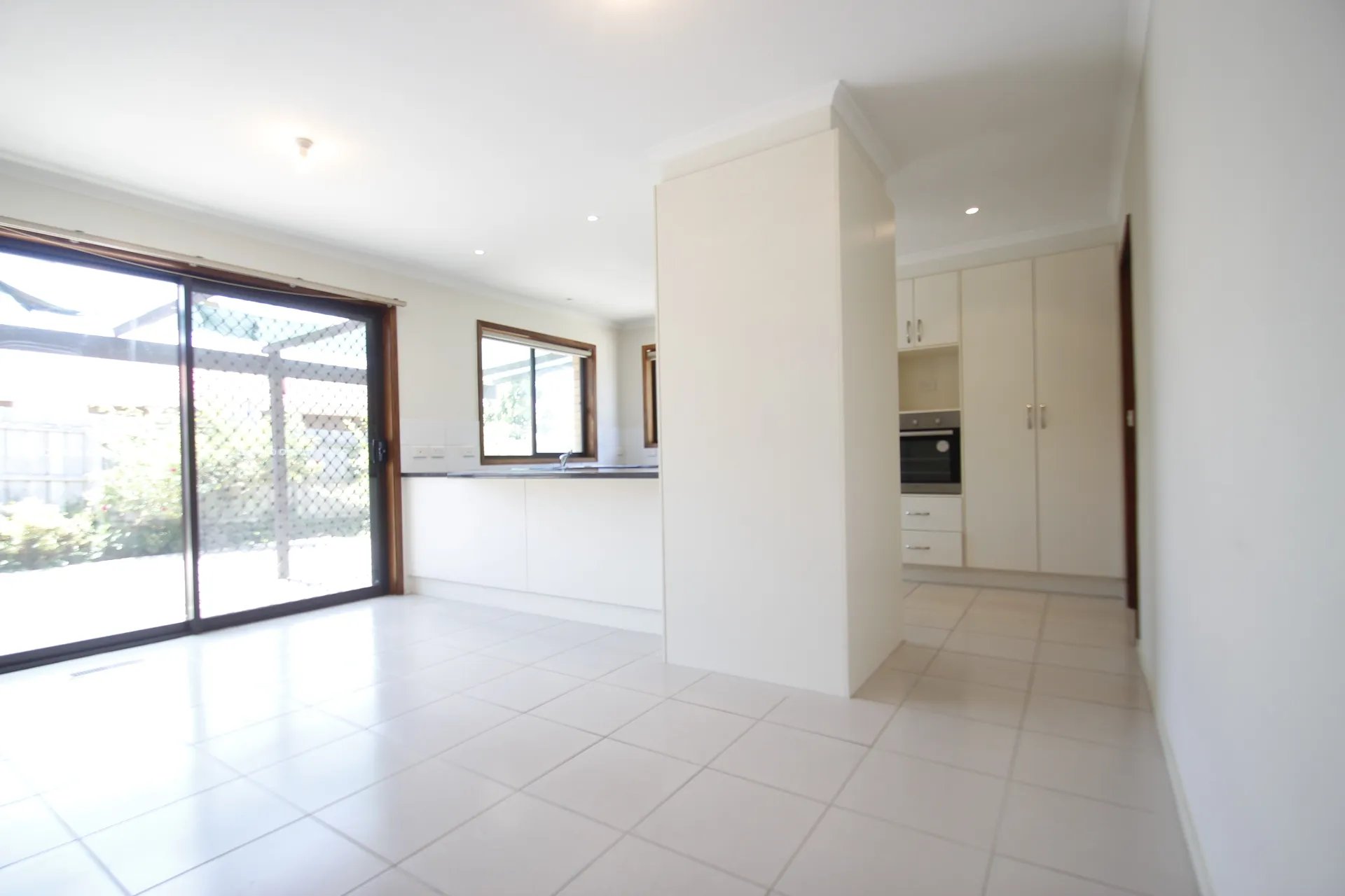 8 Lomond Drive, Glen&nbsp;Waverley image 2