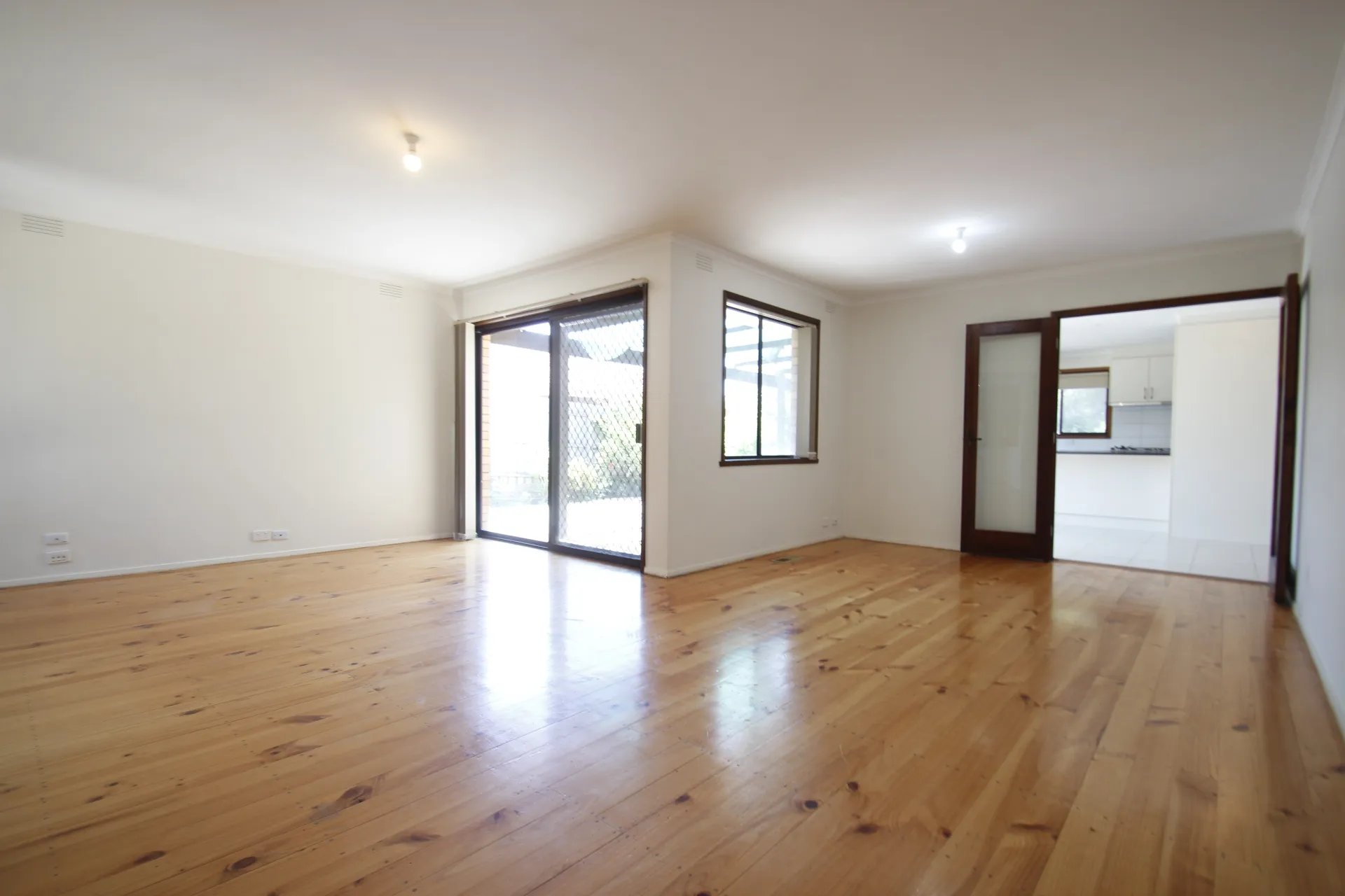 8 Lomond Drive, Glen&nbsp;Waverley image 3