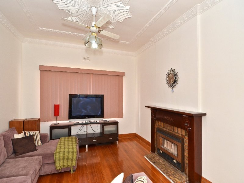 8 Lomond Terrace, East Geelong image 3