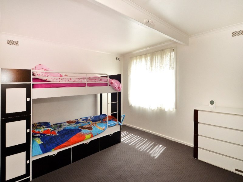 8 Lomond Terrace, East Geelong image 5