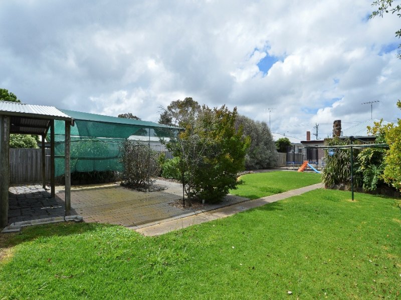 8 Lomond Terrace, East Geelong image 6