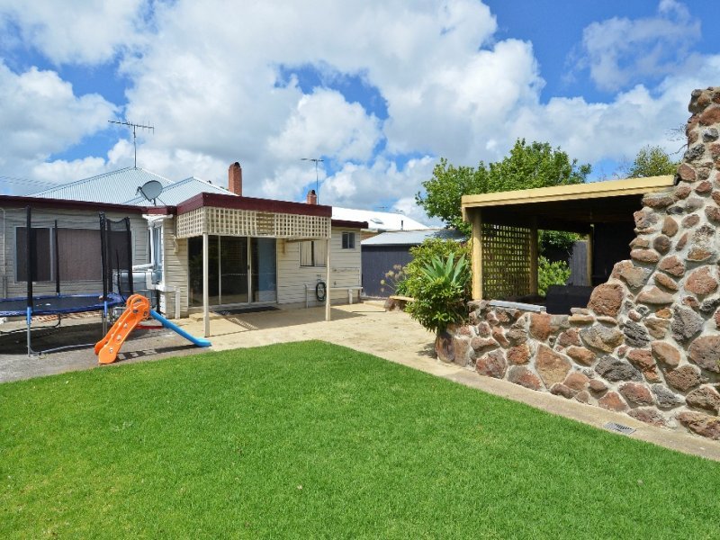 8 Lomond Terrace, East Geelong image 8