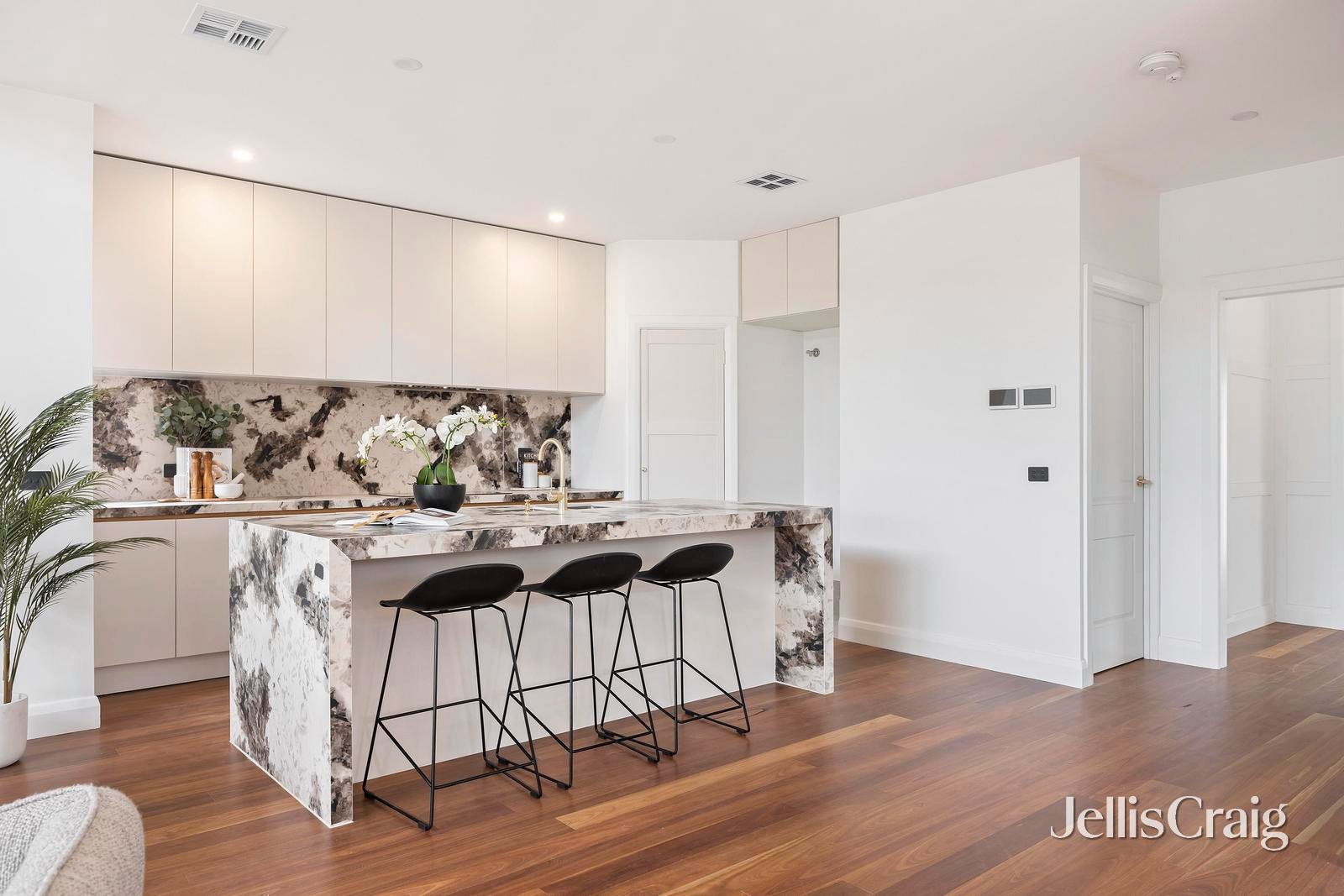 8 Long Street, Williamstown image 4