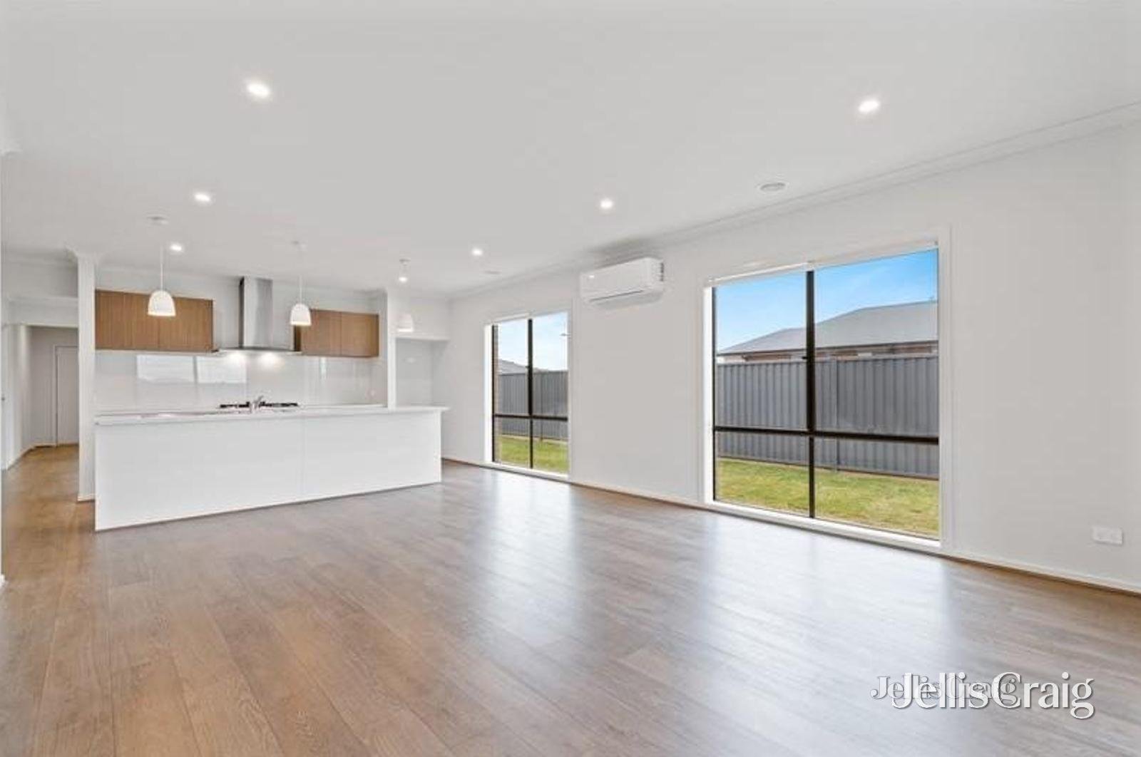 8 Lugano Avenue, Alfredton image 3
