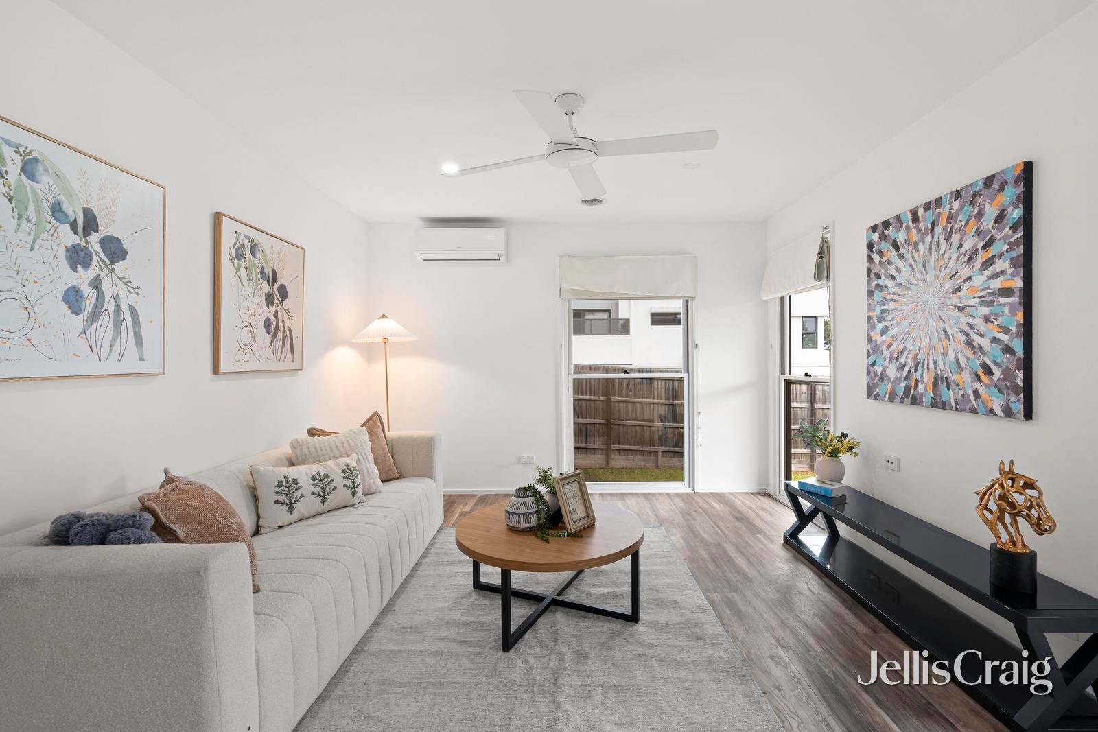 8 Luton Court, Rowville image 3