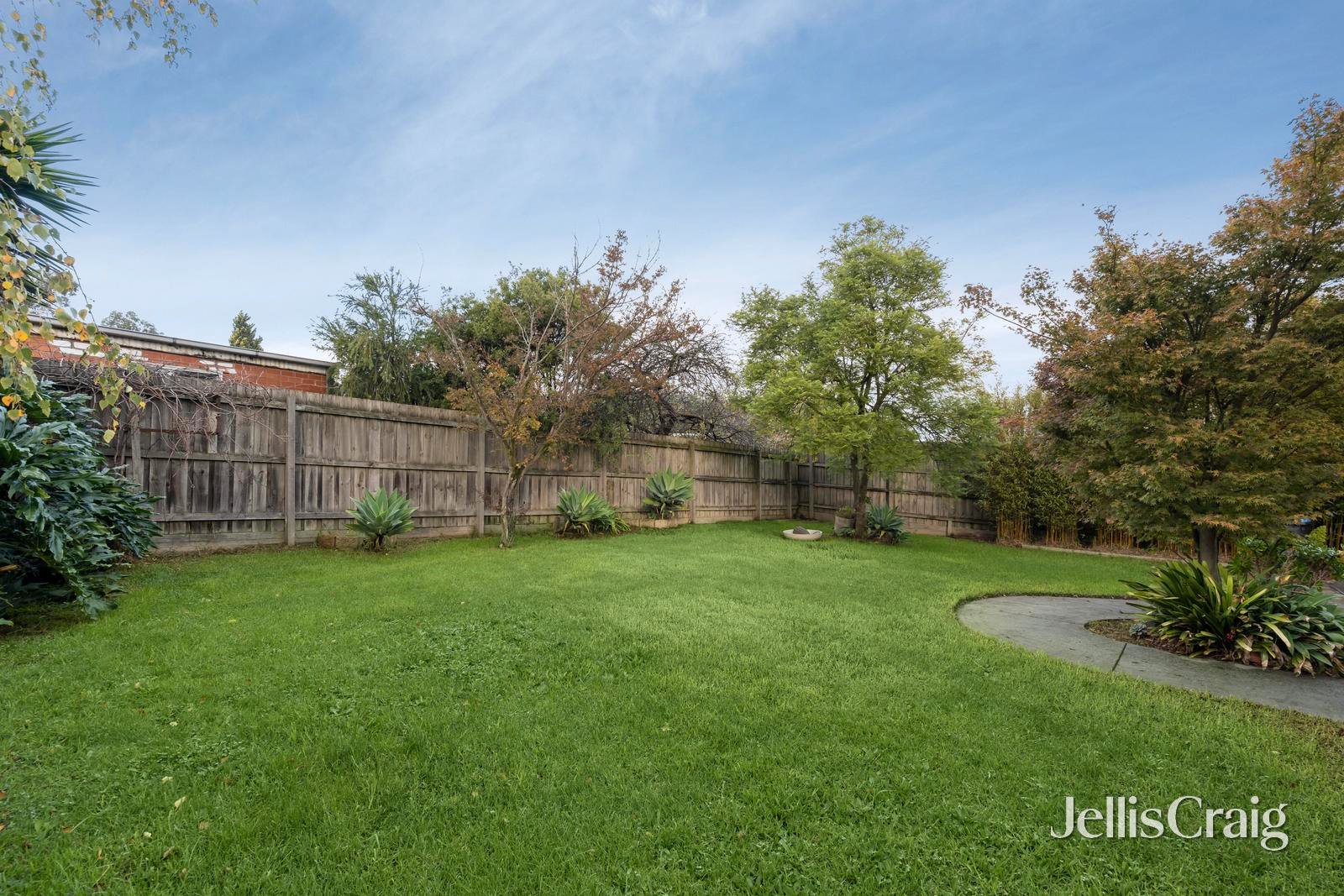 8 Luton Court, Rowville image 13