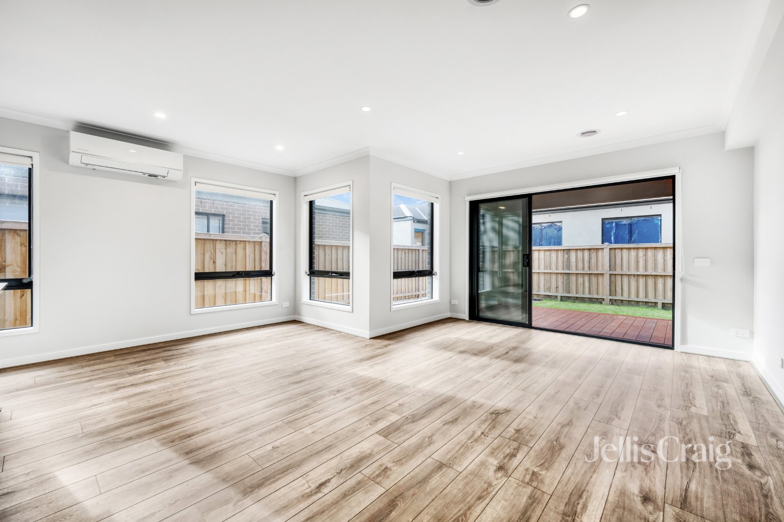 8 Lynnwood Drive, Mickleham image 2