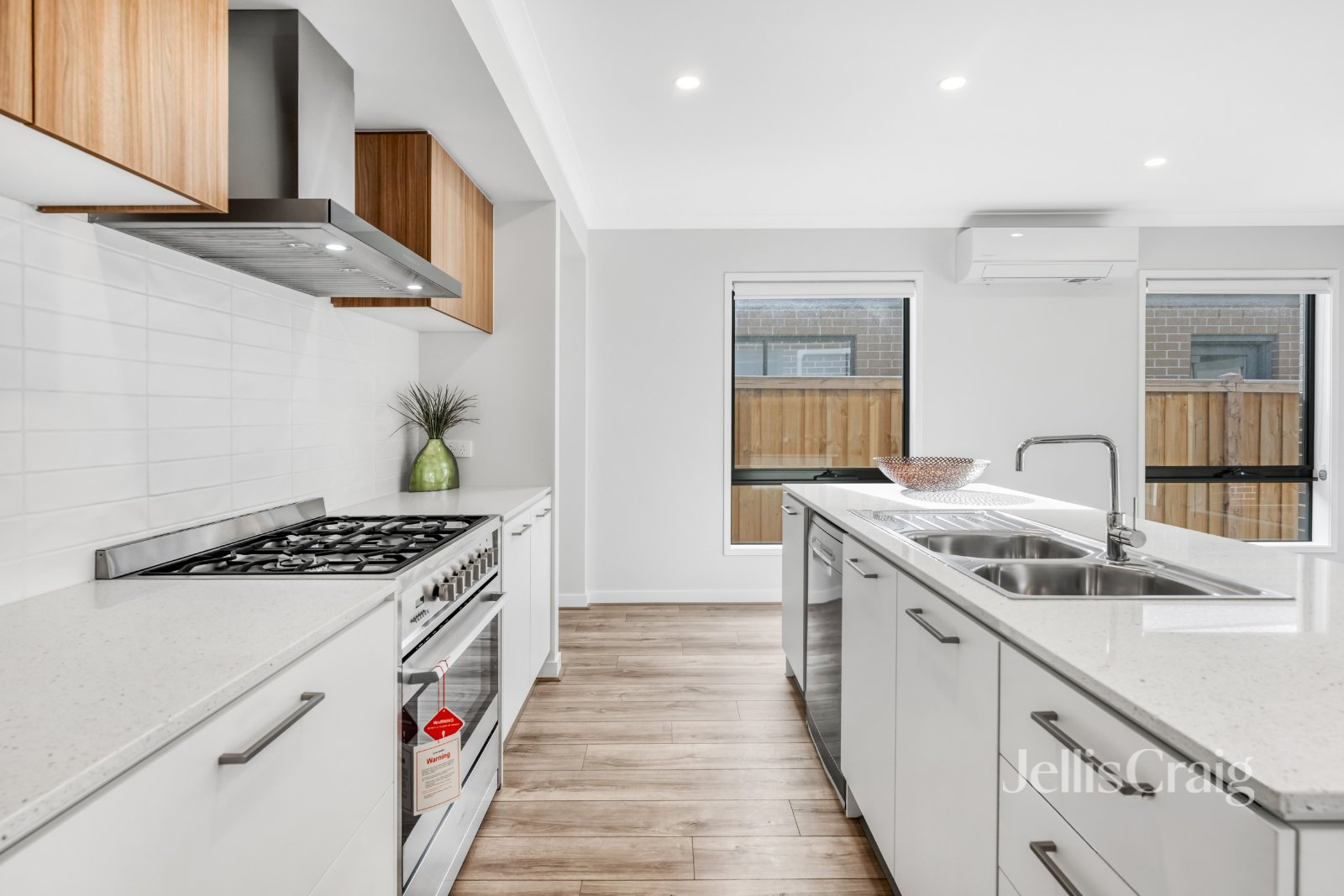 8 Lynnwood Drive, Mickleham image 3