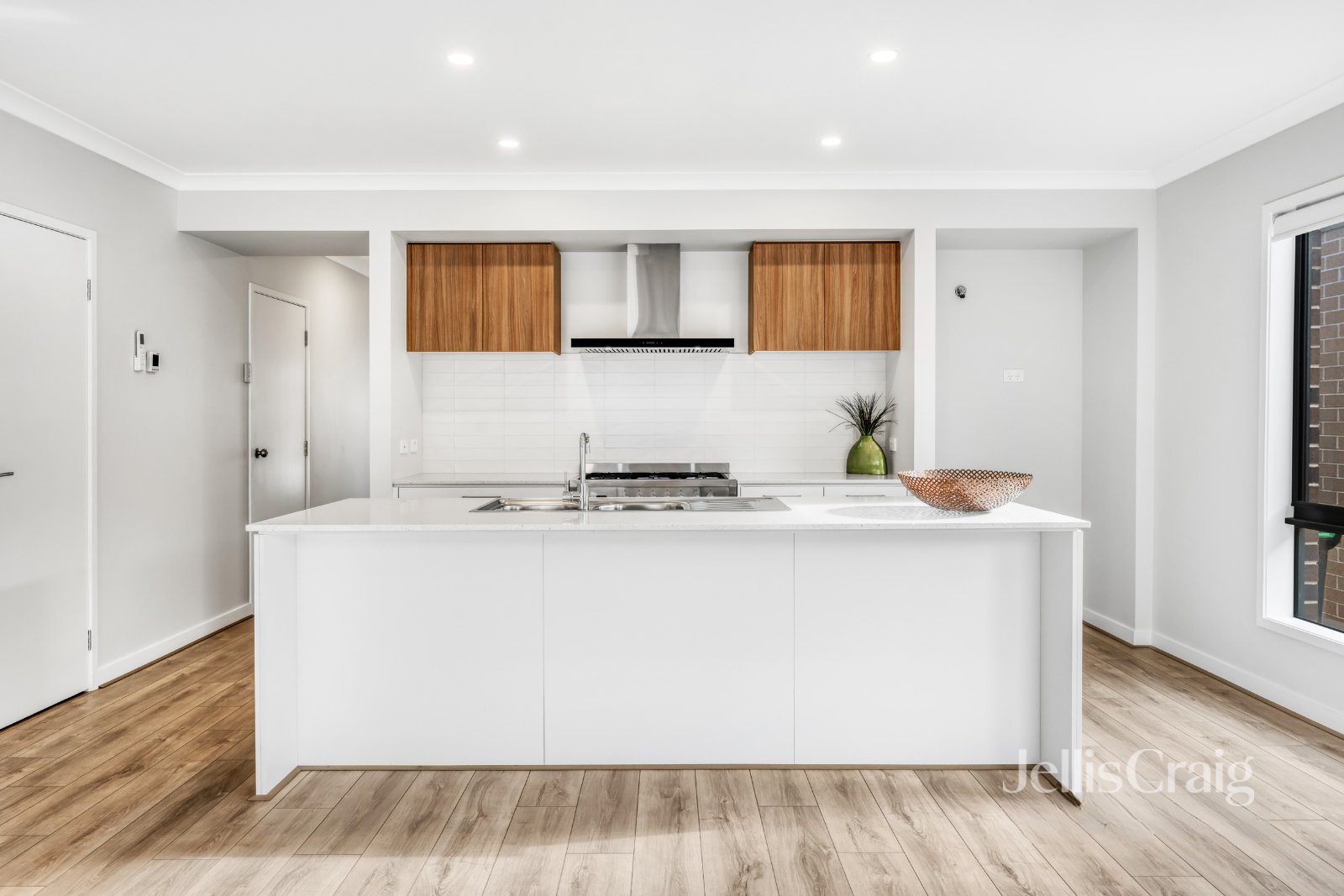 8 Lynnwood Drive, Mickleham image 4
