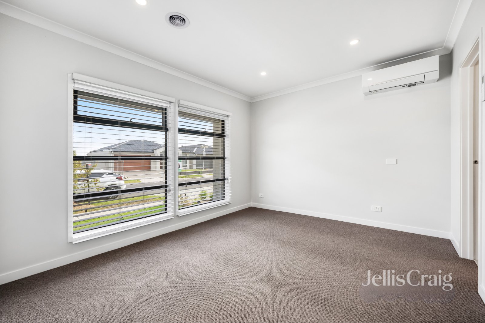 8 Lynnwood Drive, Mickleham image 5