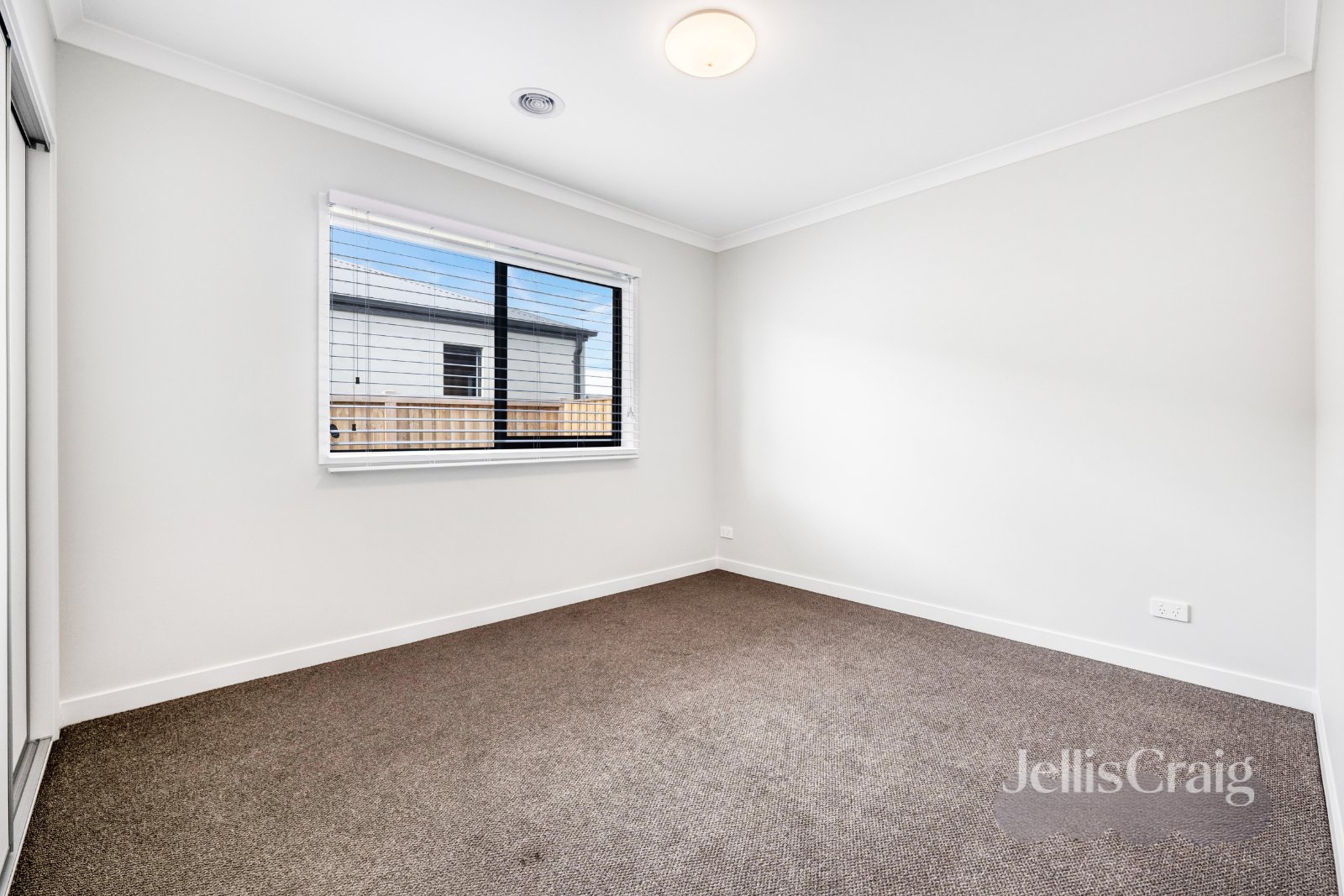8 Lynnwood Drive, Mickleham image 7