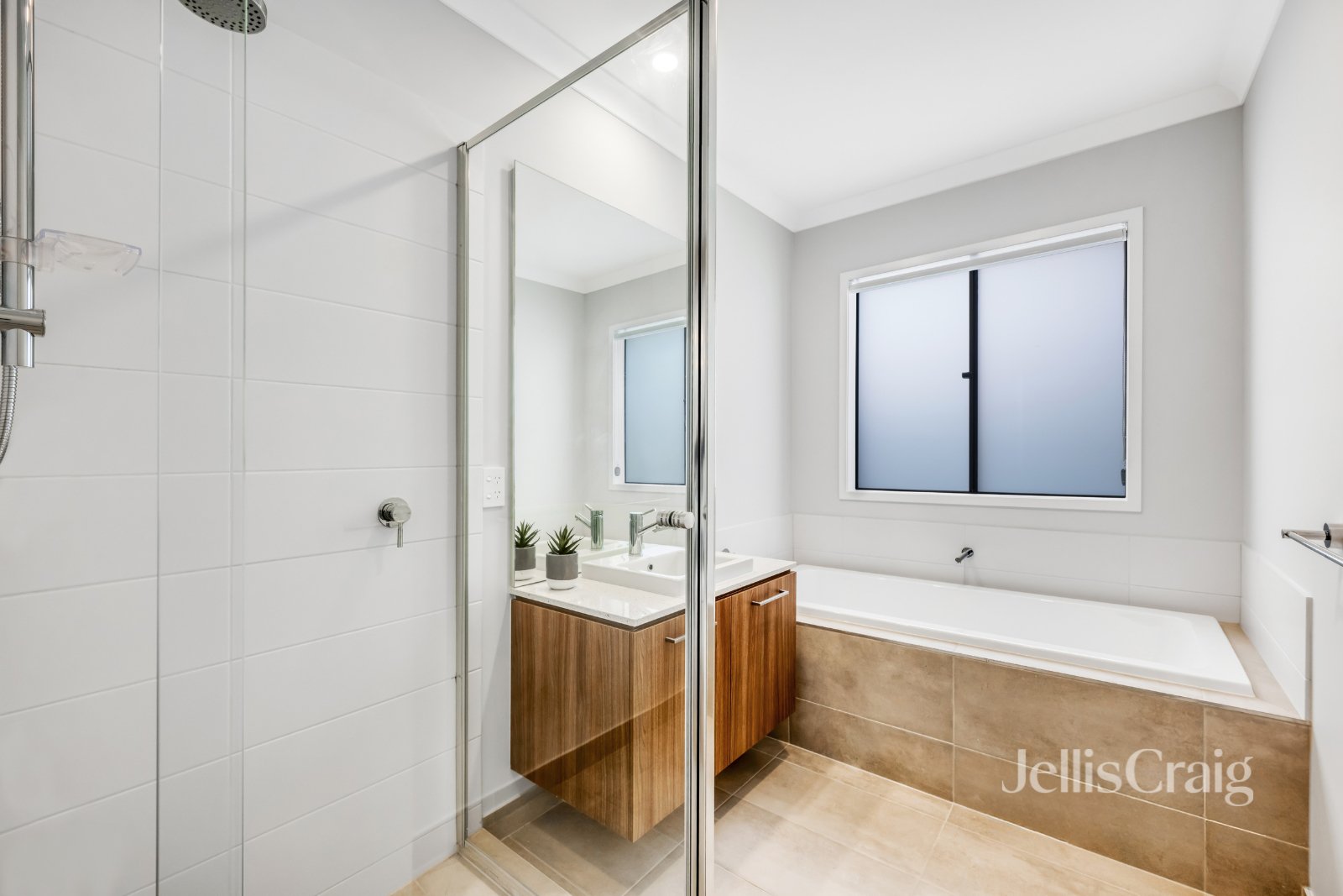 8 Lynnwood Drive, Mickleham image 8