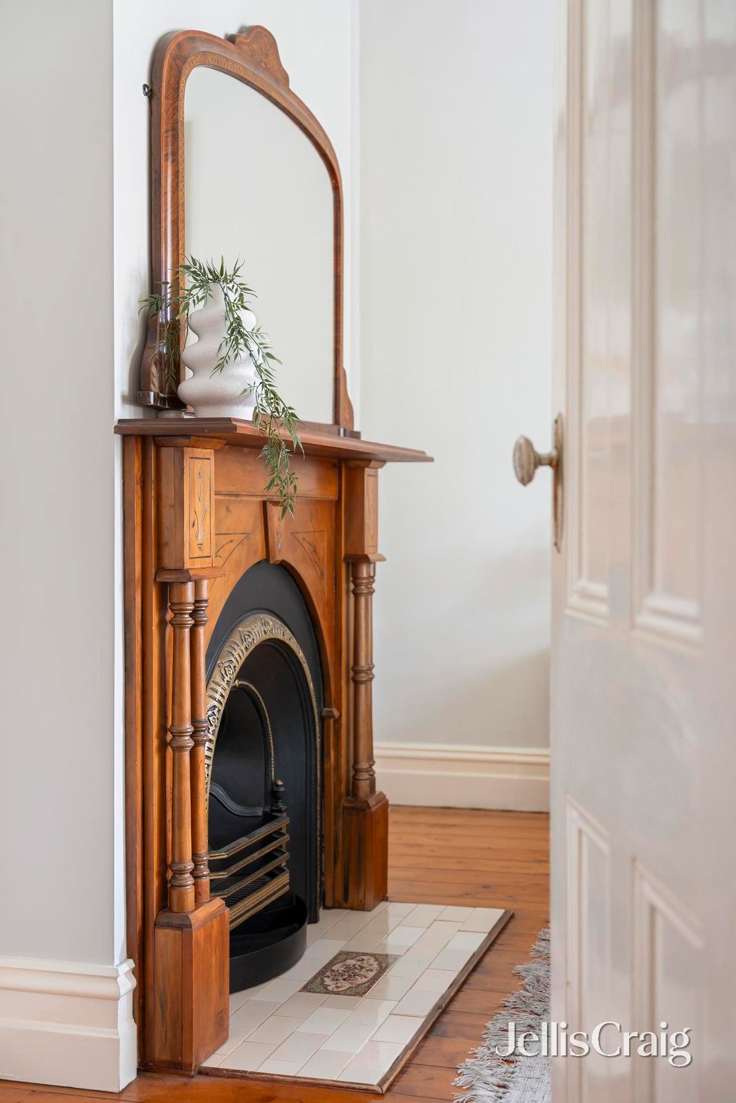 8 Mackay Street, Essendon image 9