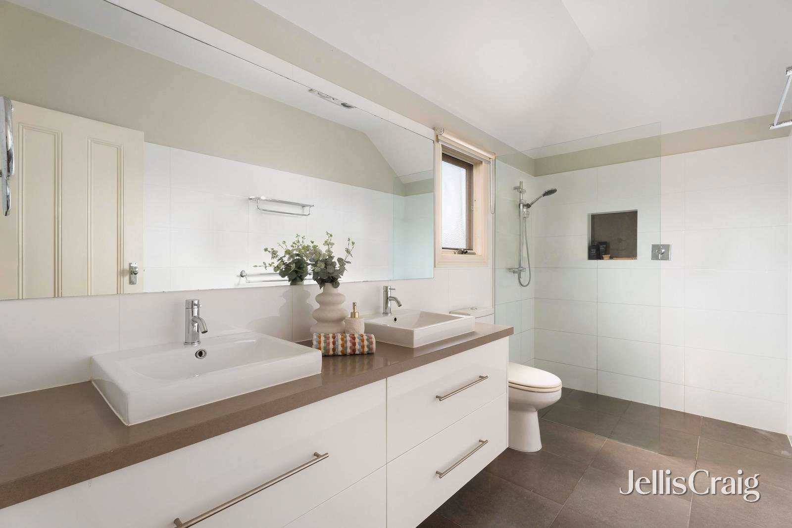 8 Mackay Street, Essendon image 13