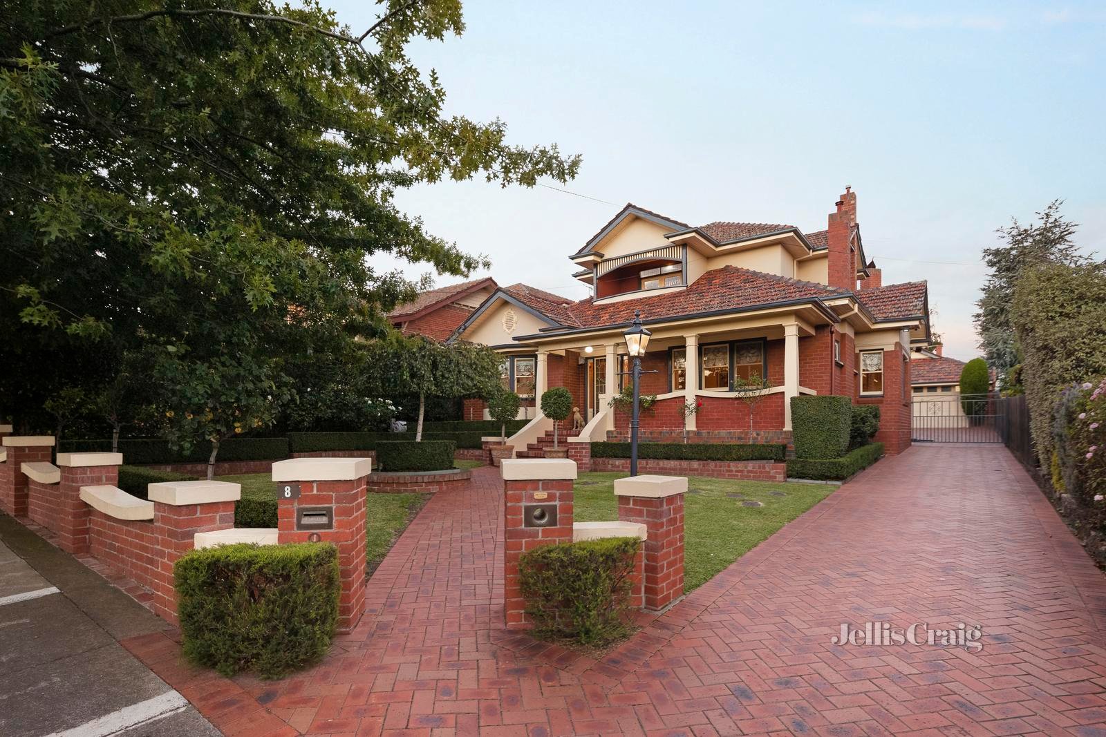 8 Madel Avenue, Strathmore - Print Image 1