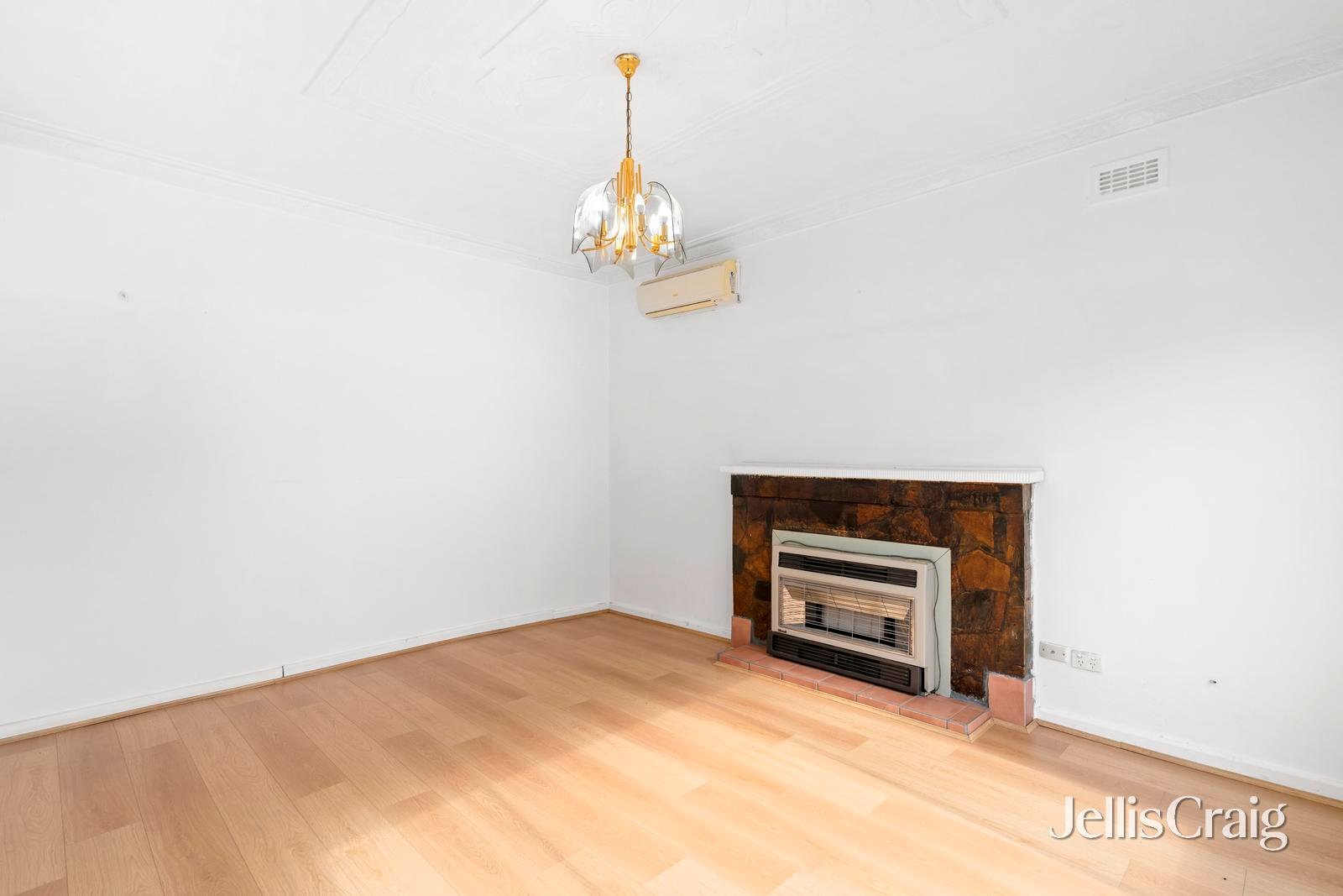 8 Maine Hey Crescent, Springvale image 3