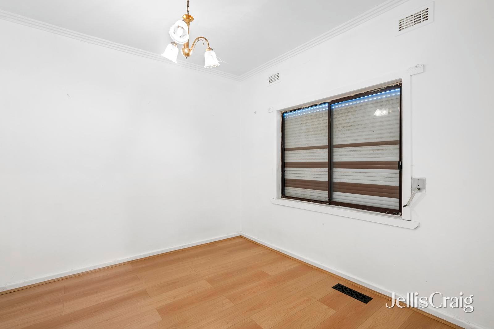 8 Maine Hey Crescent, Springvale image 7