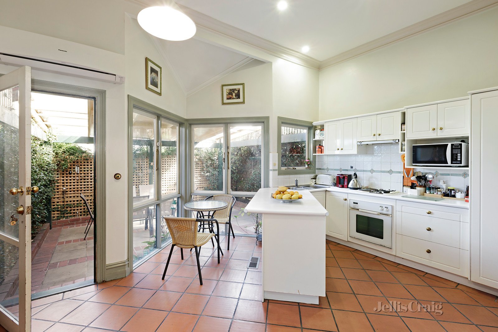 8 Malleson Street, Richmond image 3