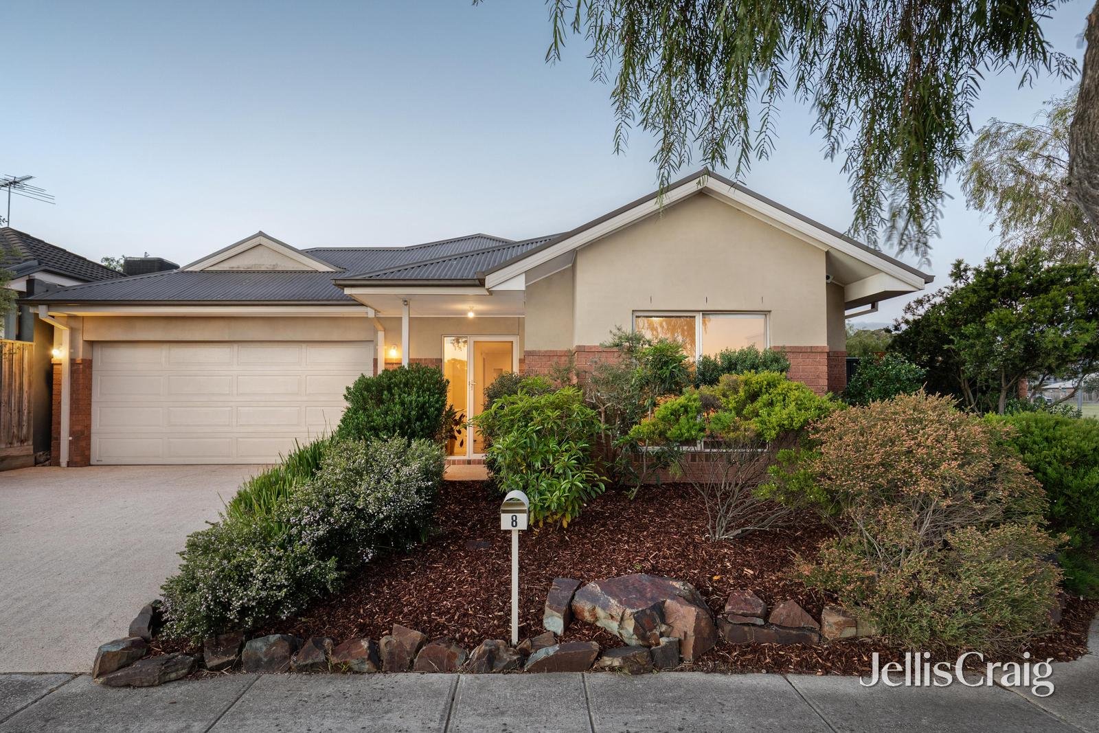 8 Mandalong Crescent, Doreen image 1