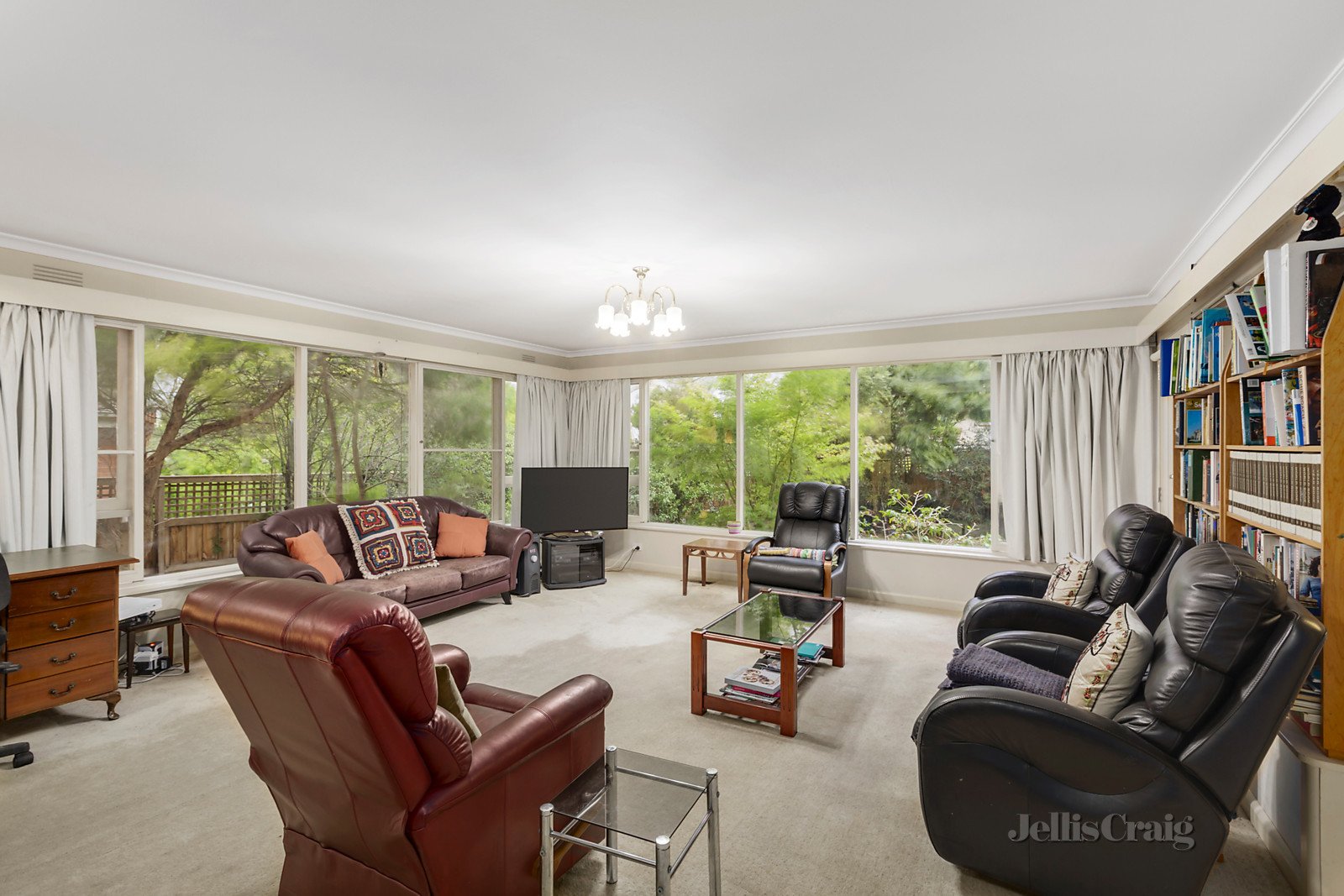 8 Marlborough Avenue, Camberwell image 3