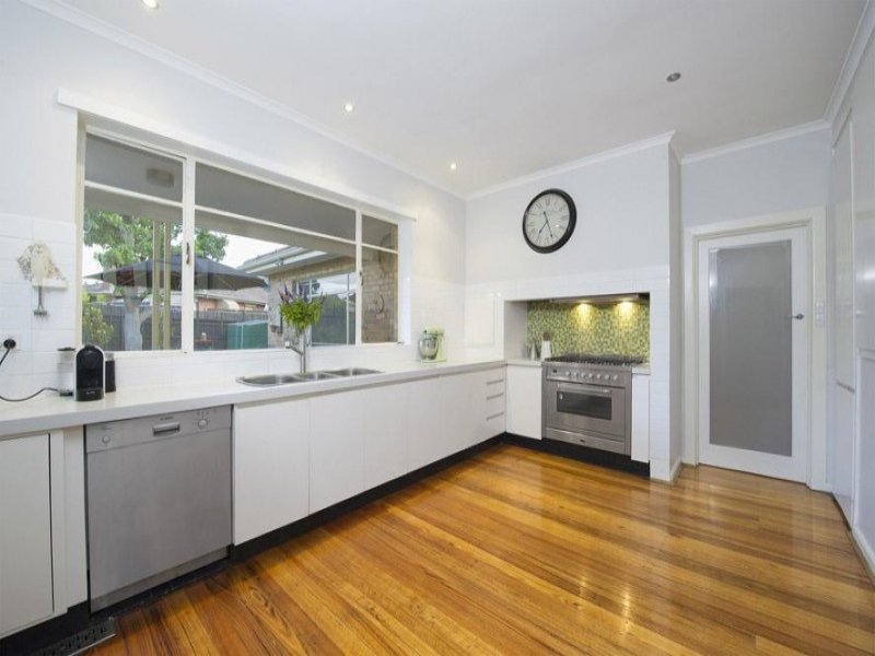 8 Mathers Avenue, Kew East image 3