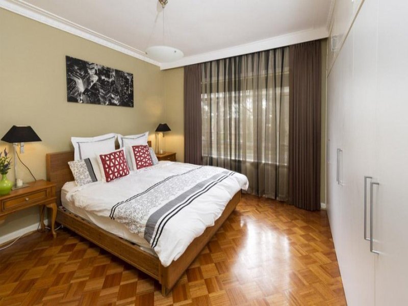 8 Mathers Avenue, Kew East image 4