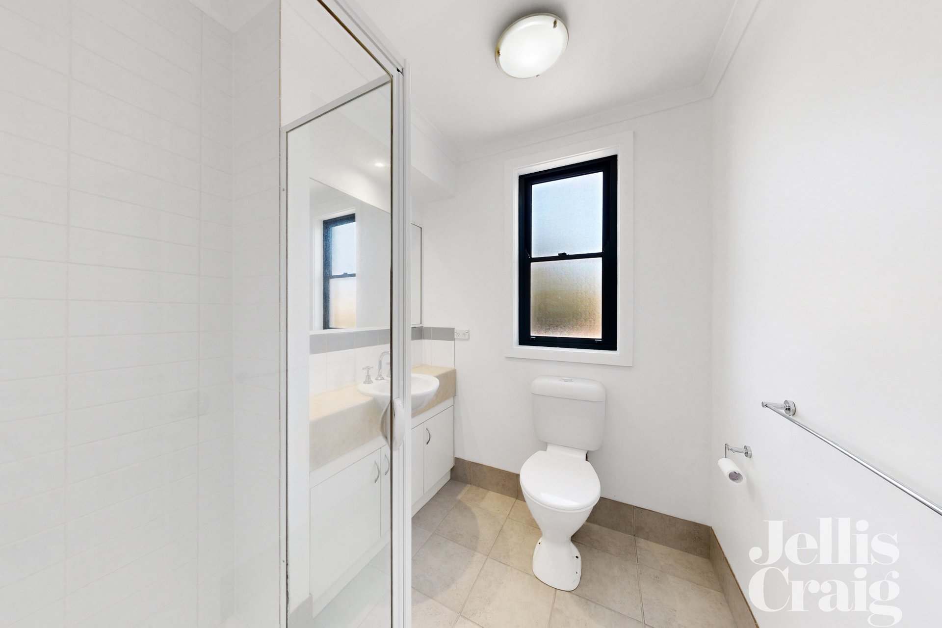 8 McNamara Mews, Kensington image 11