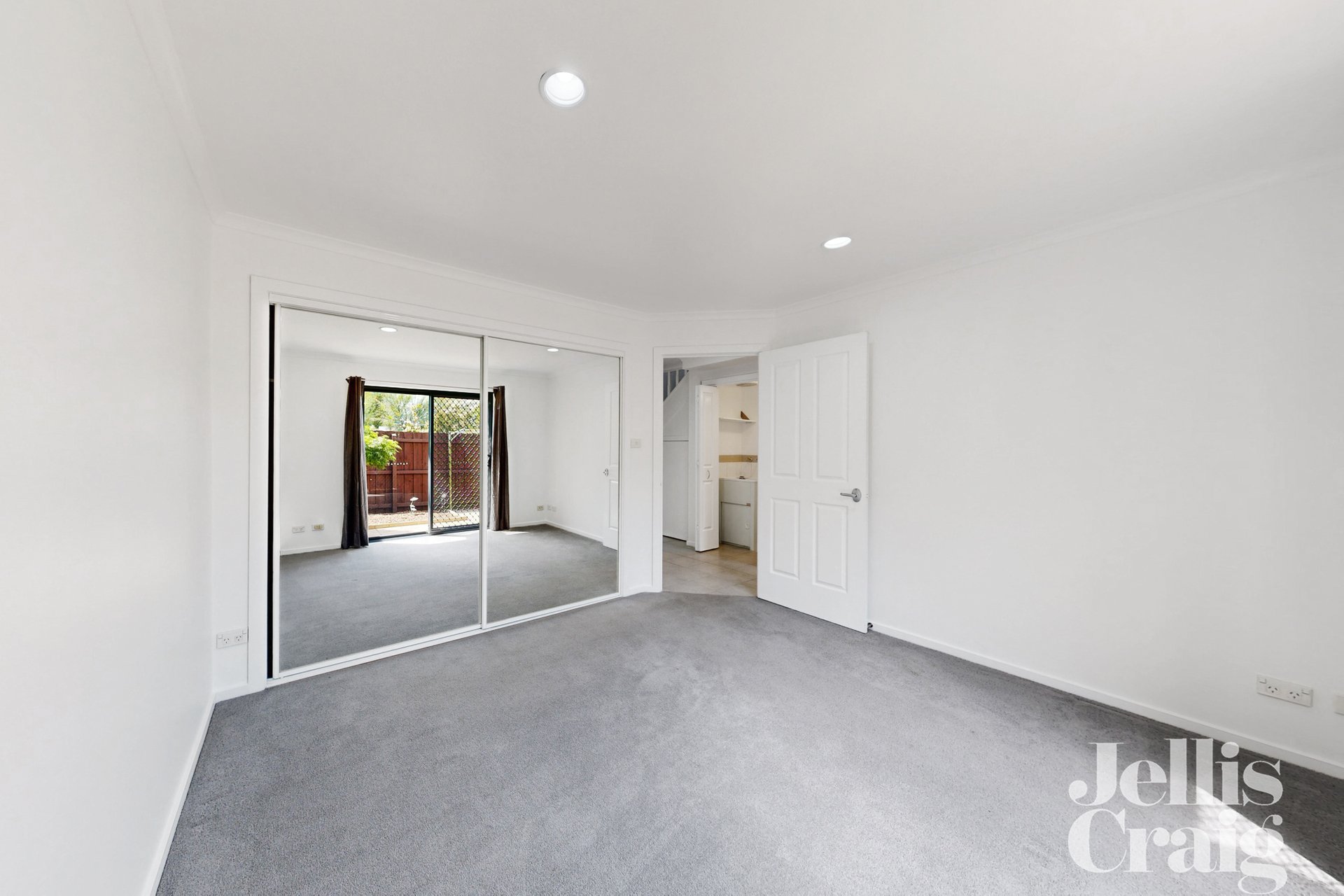8 McNamara Mews, Kensington image 8