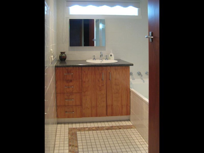 8 Merlin Crescent, Corio image 4