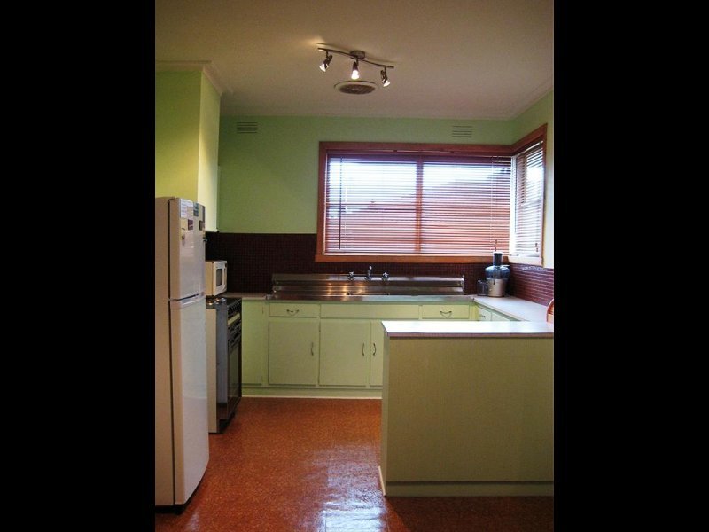 8 Merlin Crescent, Corio image 5