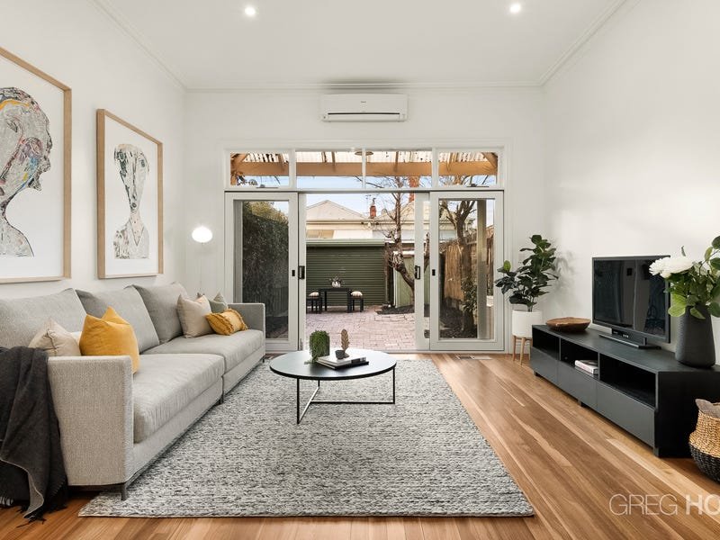 8 Merton Place, Albert Park image 2