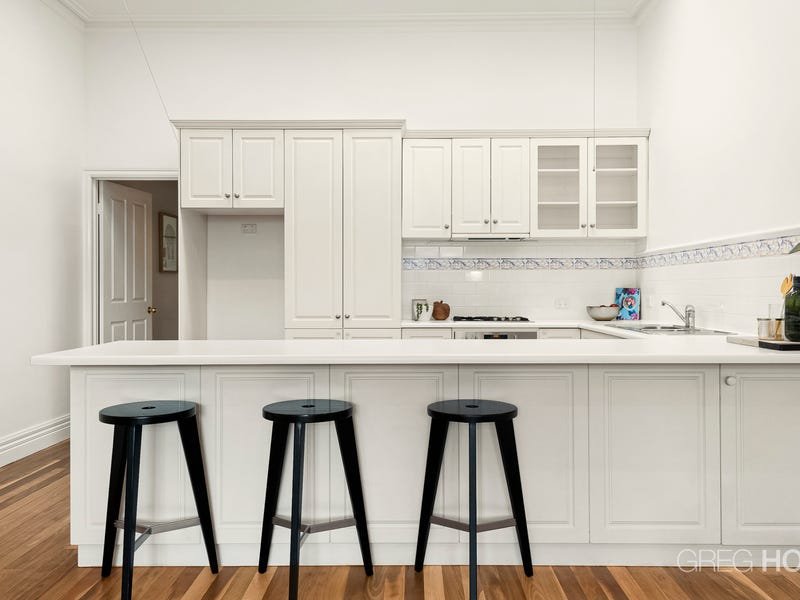 8 Merton Place, Albert Park image 3