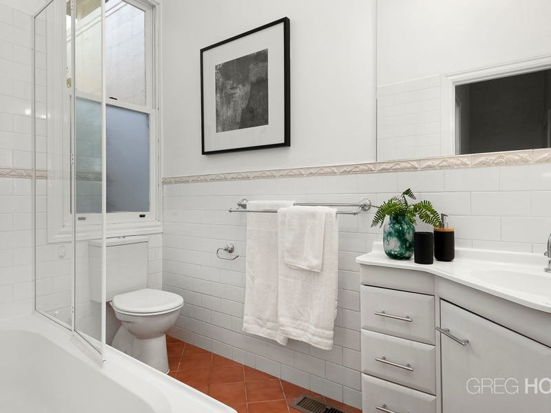 8 Merton Place, Albert Park image 7