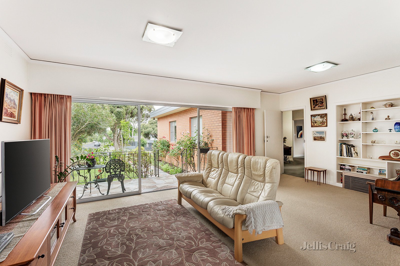 8 Millicent Avenue, Balwyn North image 2