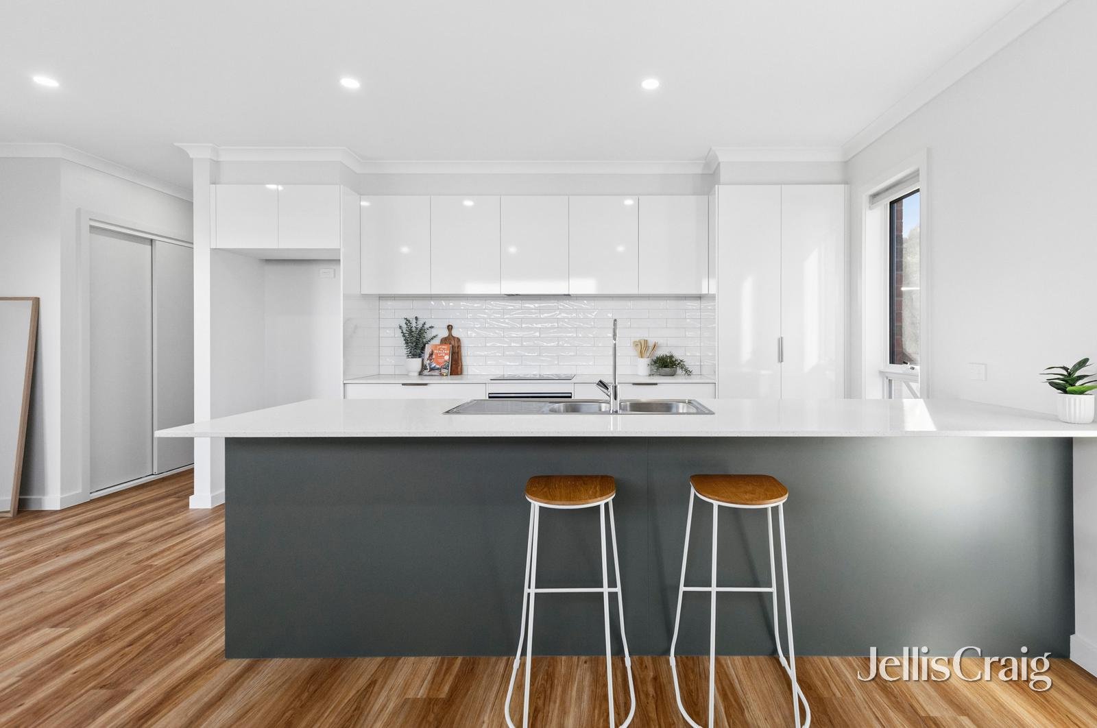 8 Miners Crescent, Canadian image 3