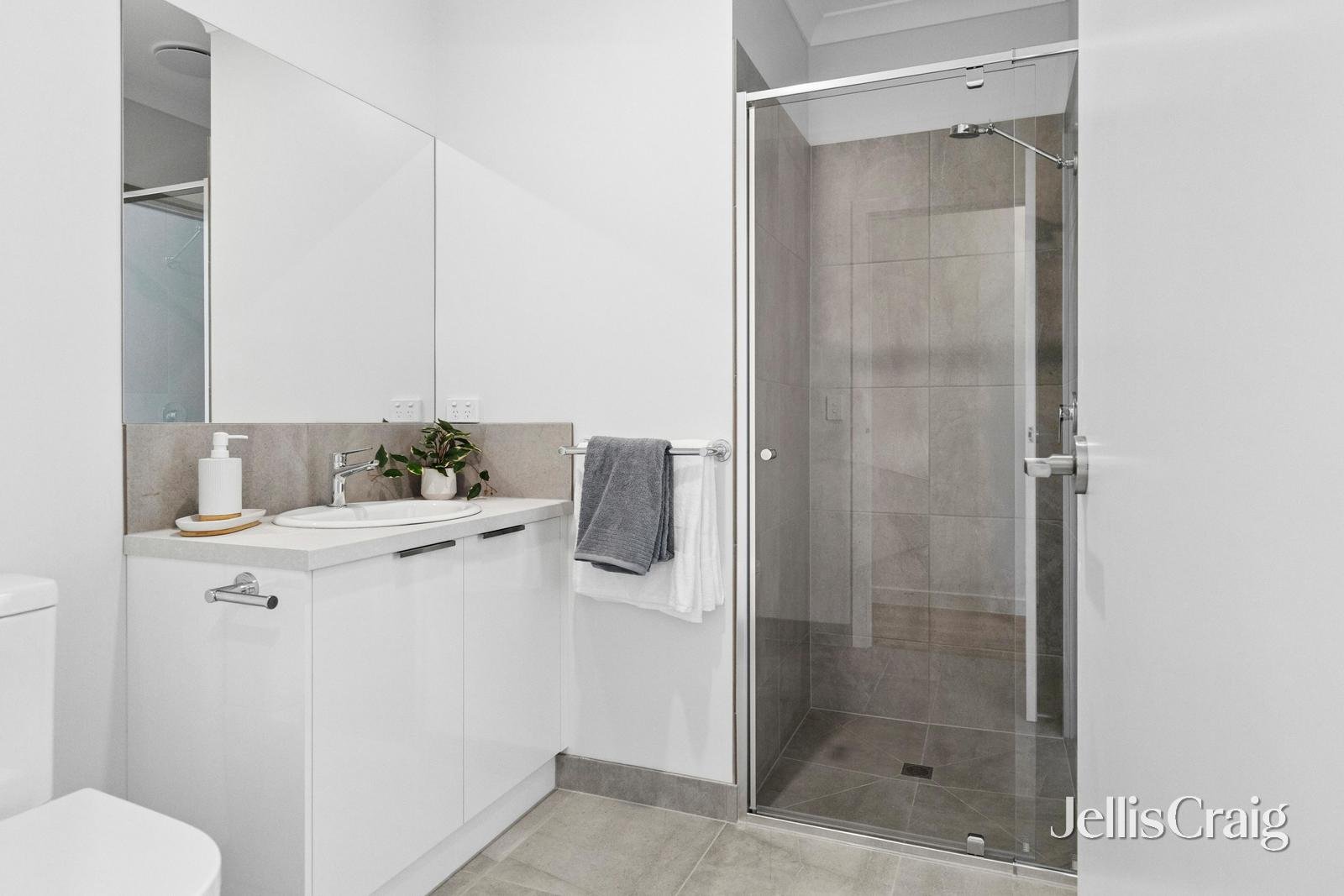 8 Miners Crescent, Canadian image 7