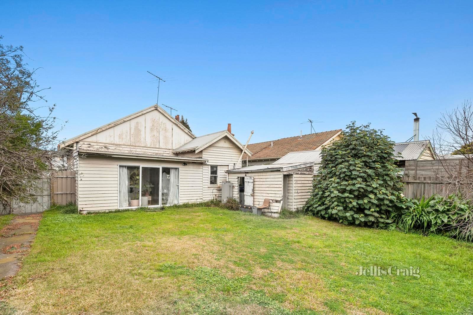 8 Mont Albert Road, Geelong image 3