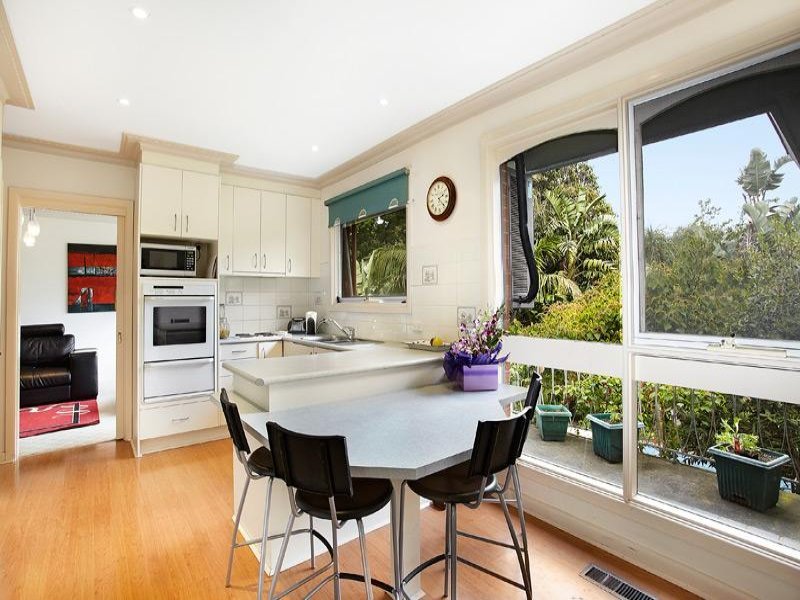8 Moreton Street, Balwyn North image 4