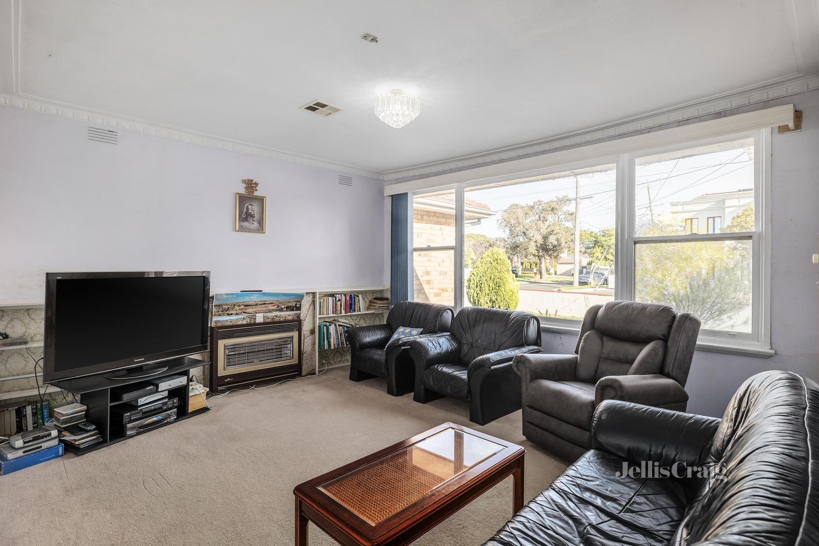 8 Moylan Road, Glen Waverley image 4