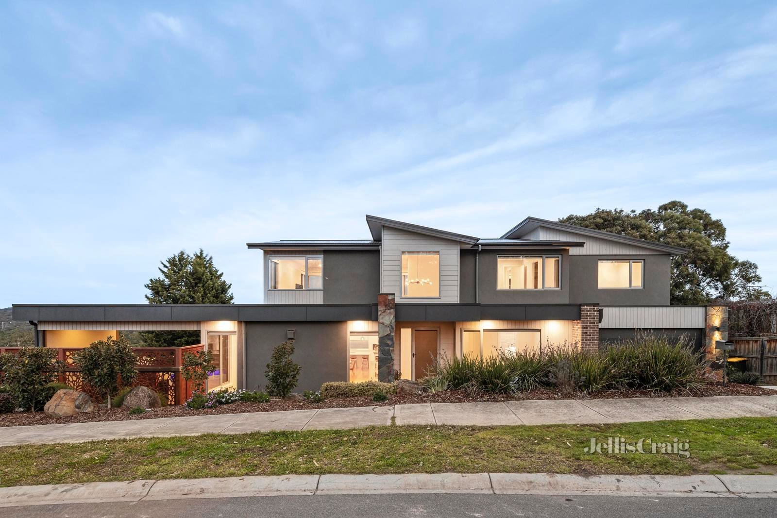 8 Murrays Place, Eltham North image 1