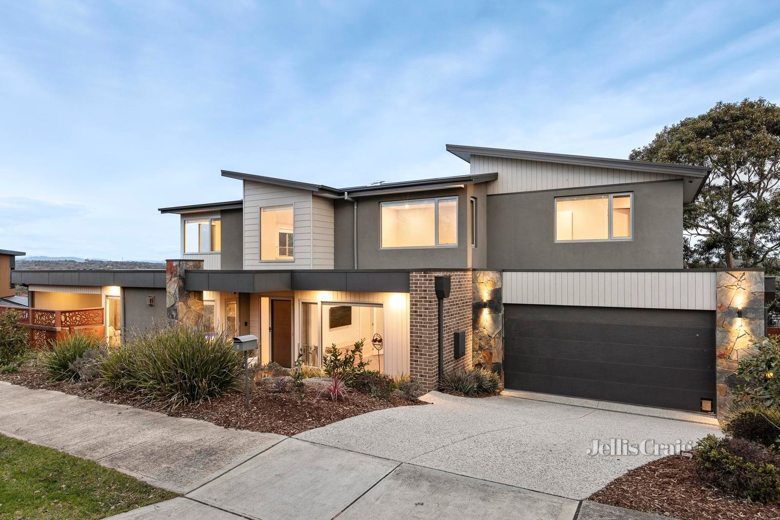8 Murrays Place, Eltham North image 3