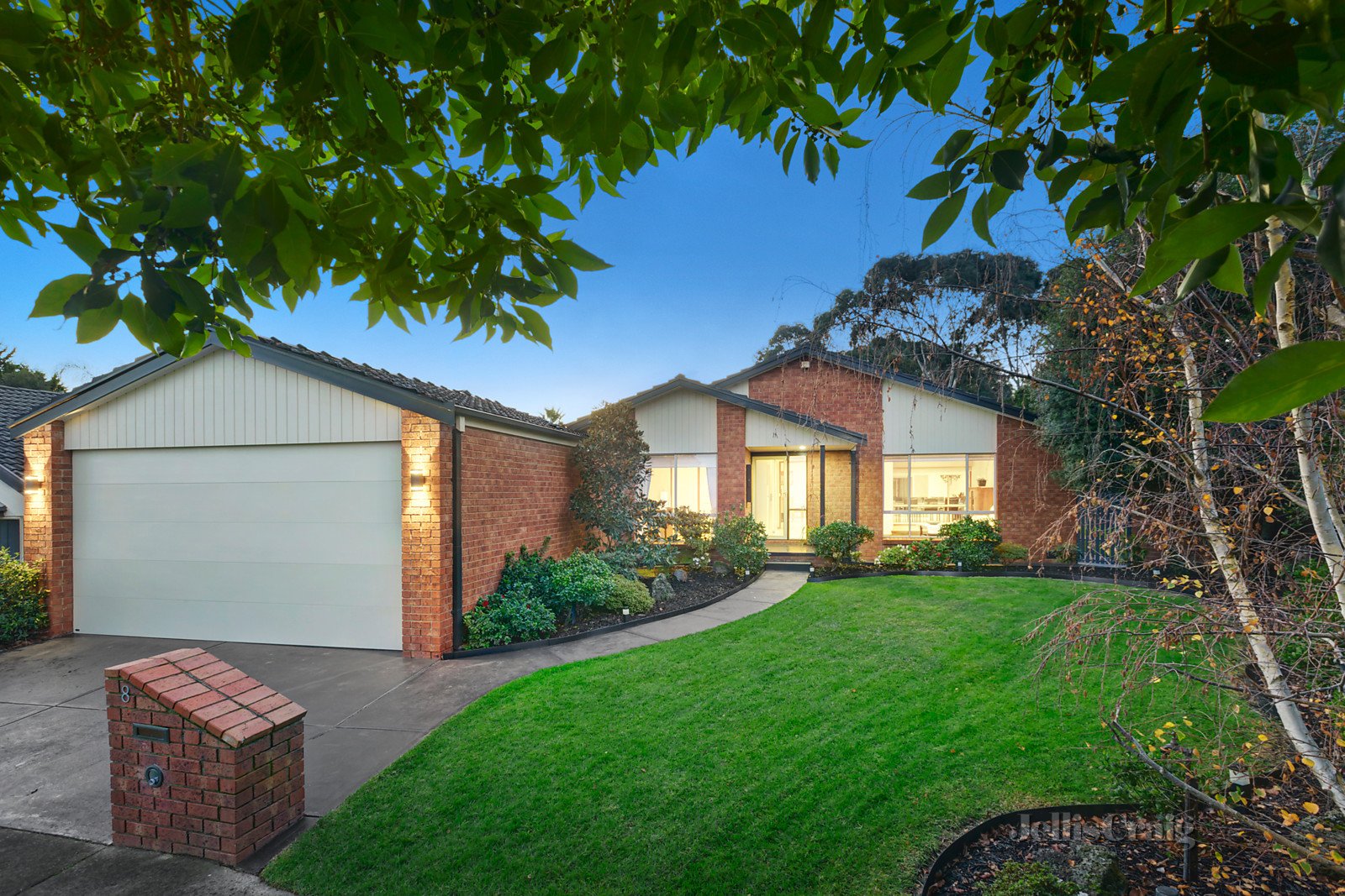 8 Neerim Court, Rowville image 2