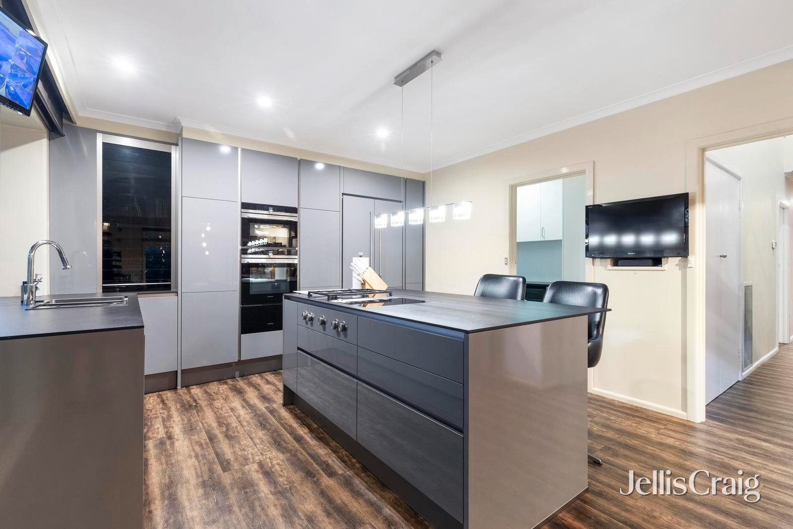 8 Nethercote Drive, Mount&nbsp;Waverley image 5