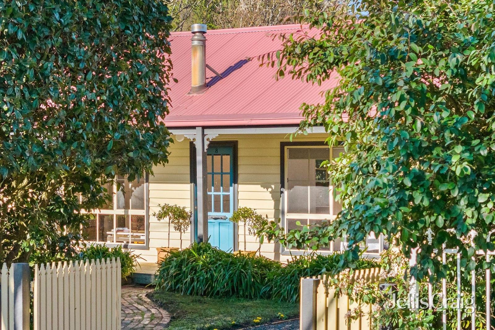 8 Noonan Grove, Woodend image 1