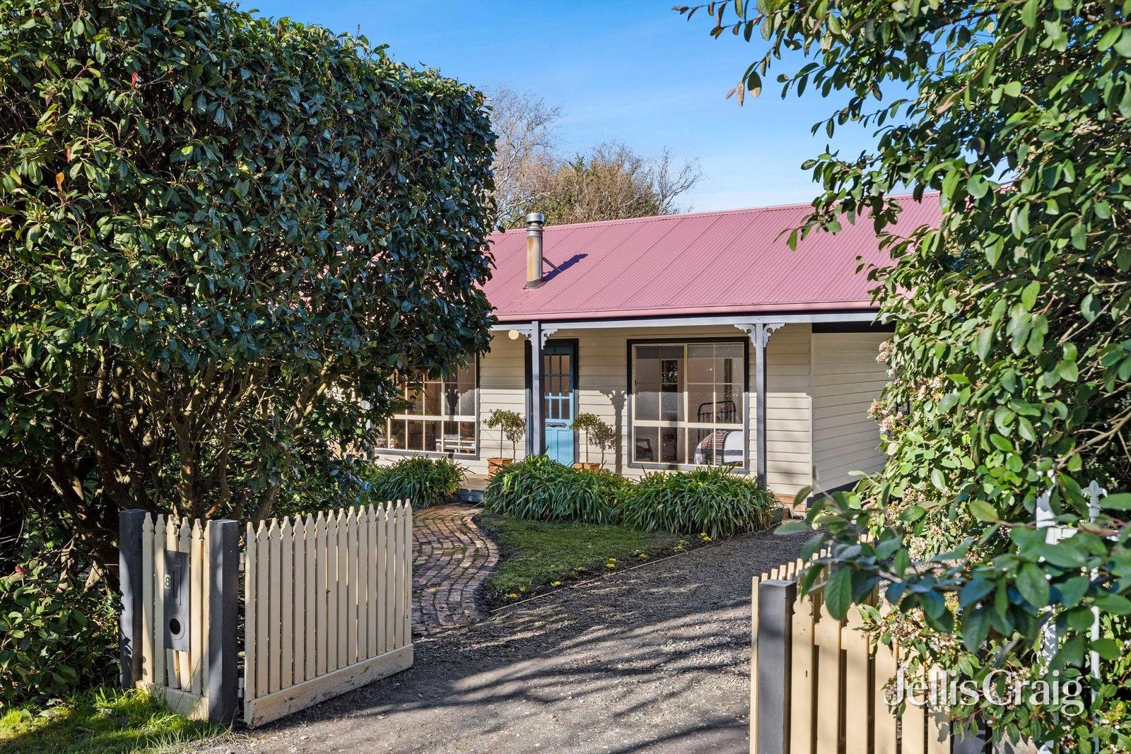 8 Noonan Grove, Woodend image 2