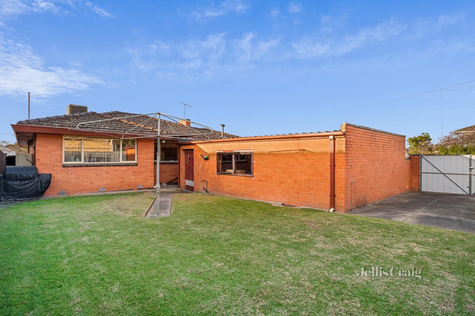 8 Normanby Road, Bentleigh East image 9