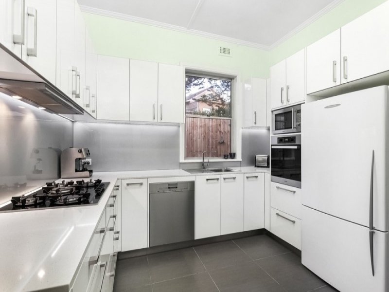 8 North Court, Surrey Hills image 4