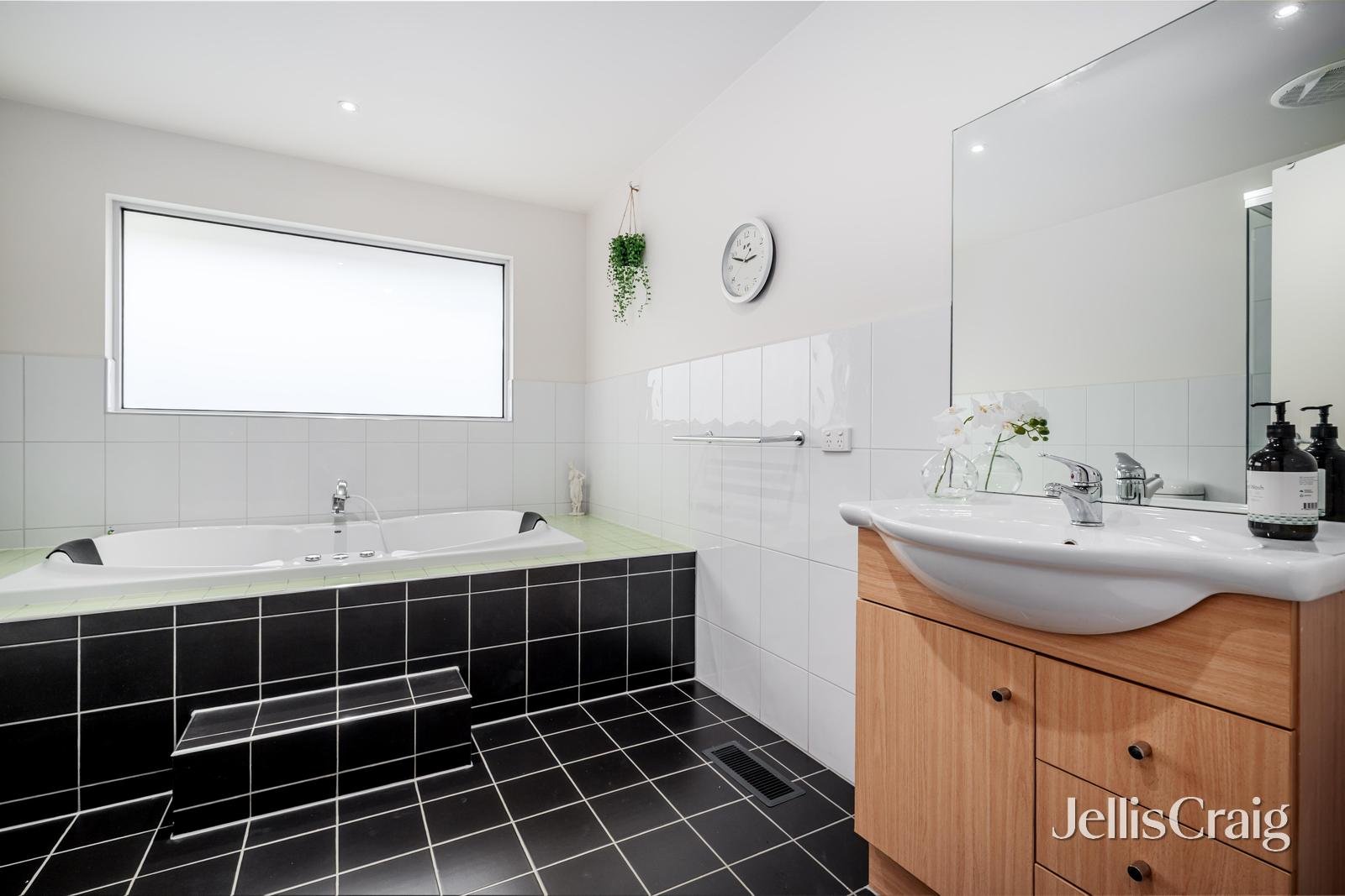 8 Northam Street, Glen Waverley image 11