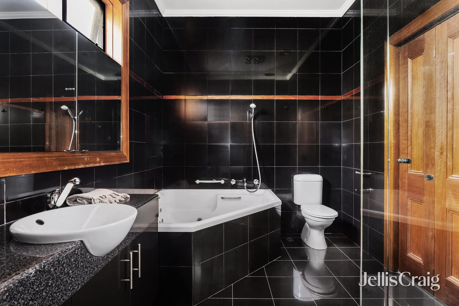 8 Oakwood Avenue, Brighton image 12